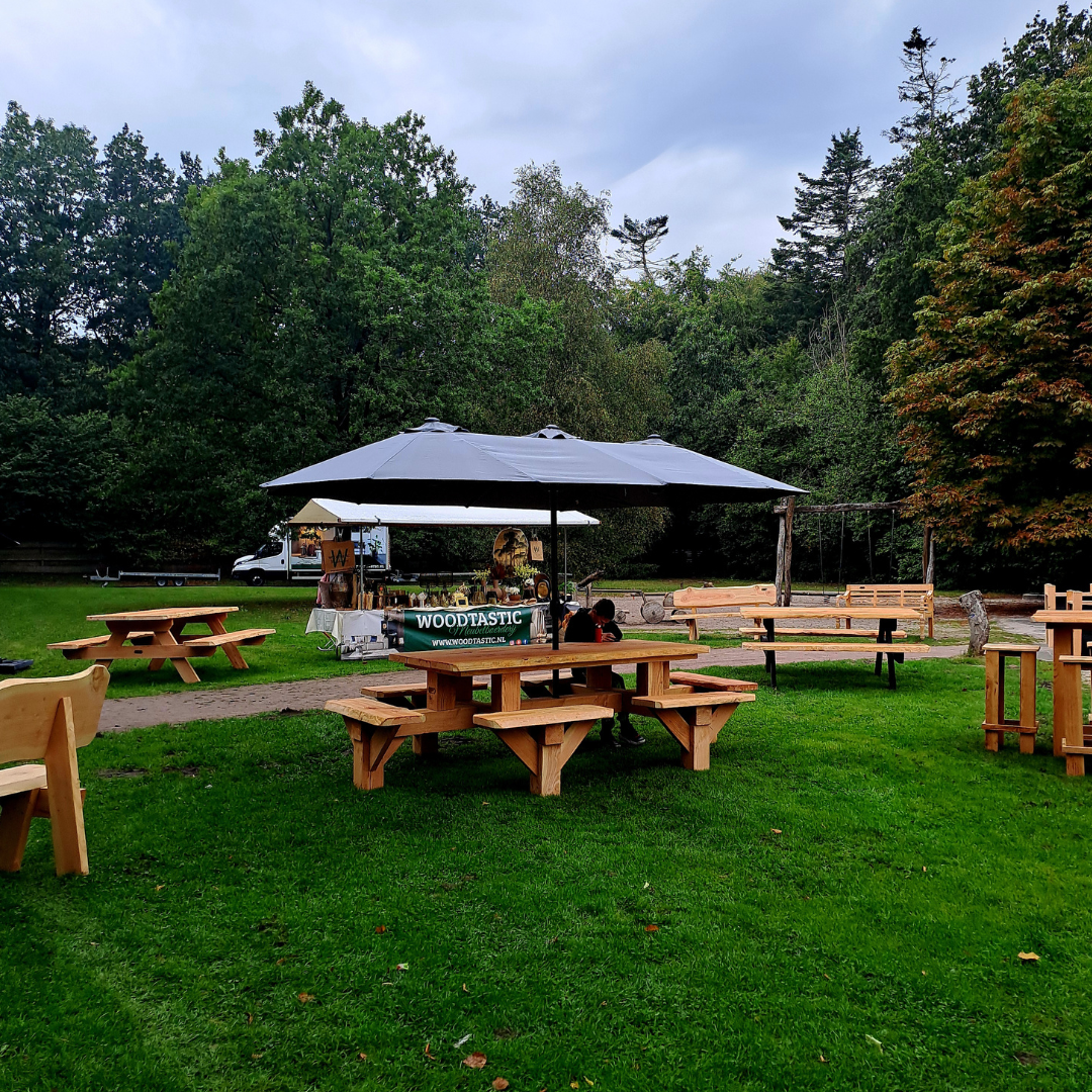 Picknicktafels van Douglashout