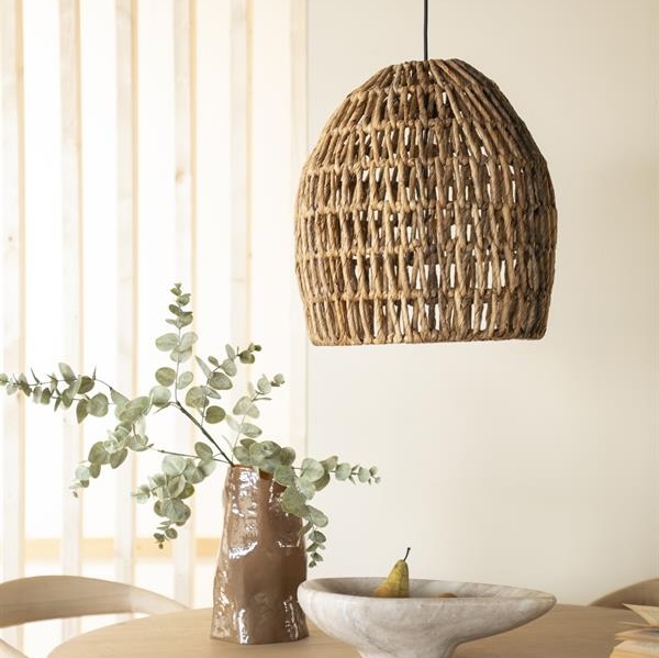 Sfeervolle lampen boven eettafel